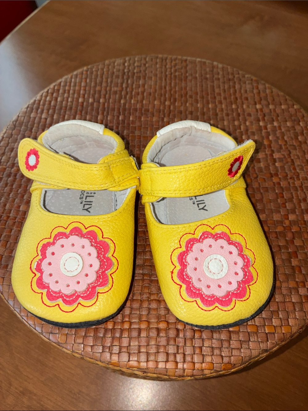 Jack & Lily yellow leather infant Mary Jane shoes SZ 0-6 Mths